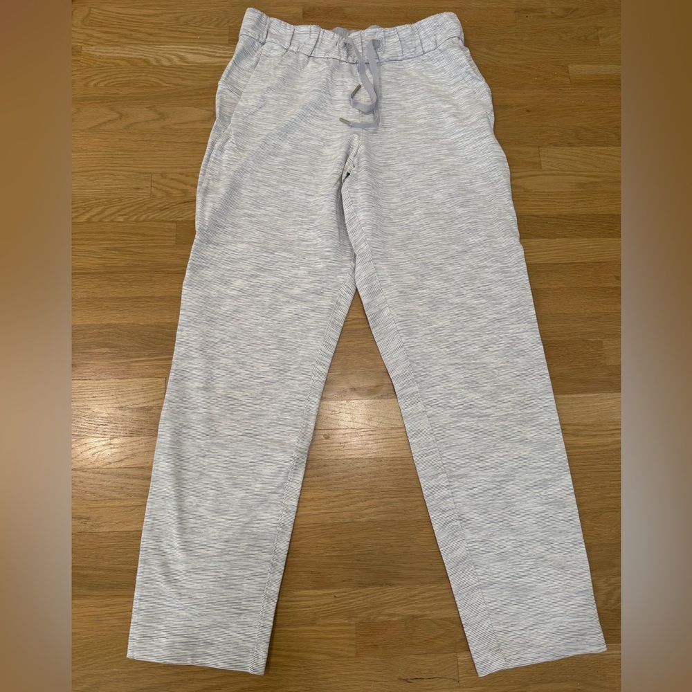 Space Grey on the fly lululemon track pant size 6